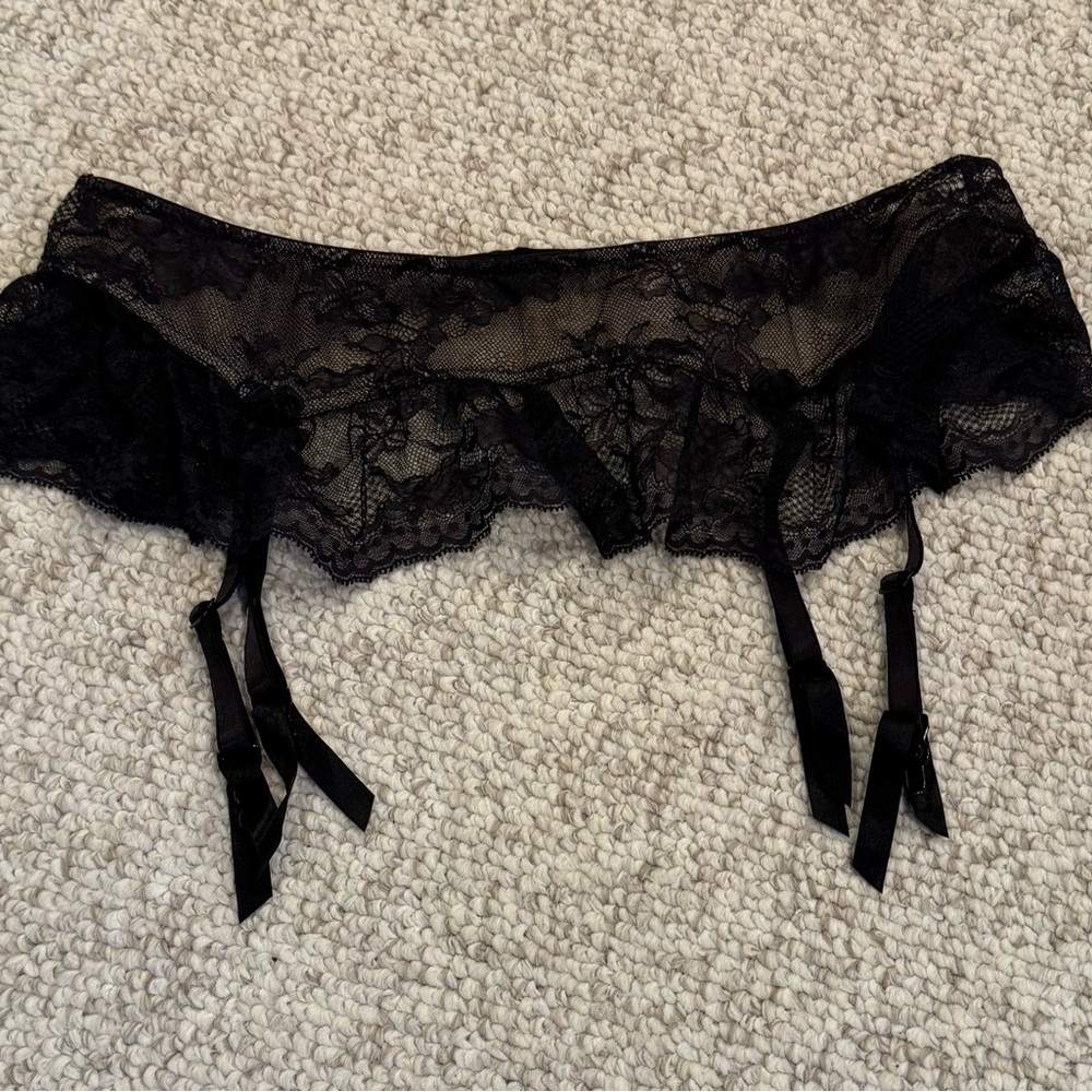 Victoria’s Secret Black Lace Garter Belt